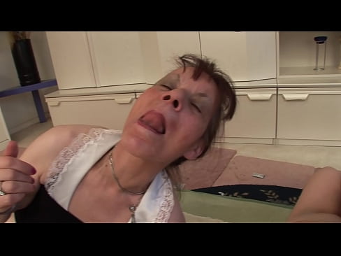 ❤️ Dua nenek dan satu kakek memiliki threesome ❤️❌ Rusia porno pada kami id.qizpornolar.ru ️